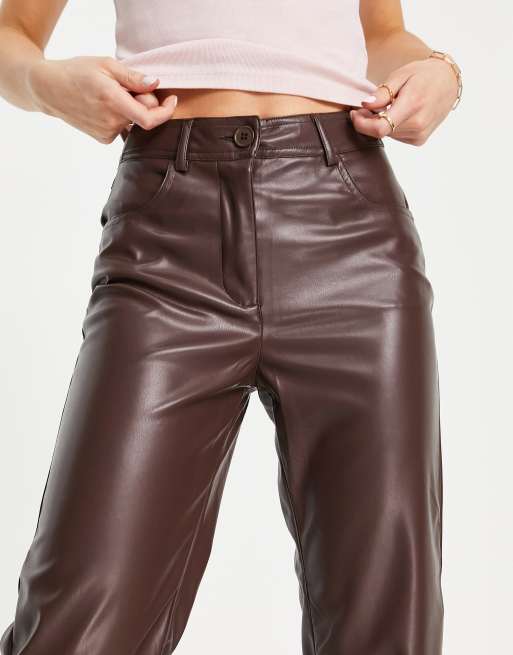 Topshop Petite – Kunstlederhose mit geradem Schnitt in Braun, 3 von 4