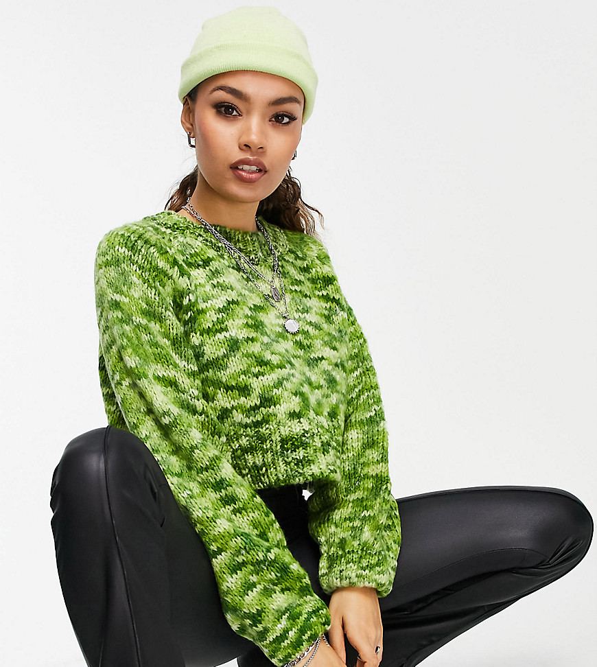 Topshop Petite – Kurzer Pullover mit Rundhalsausschnitt und Space-Dye-Färbung-Grün