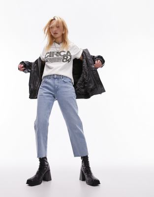 Topshop Petite - Kürzere, gerade Jeans in Bleich-Waschung mit mittelhohem Bund-Blau