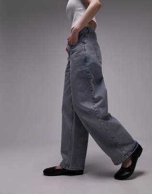 Topshop Petite - Locker geschnittene Jeans in verblichener Vintage-Optik mit niedrigem Bund-Blau