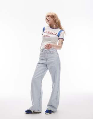 Topshop Petite - Locker geschnittene Straight Jeans in verblichener Optik mit mittelhohem Bund-Blau