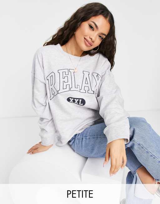 Topshop Petite – Lockeres, besticktes Sweatshirt in Kalkgrau