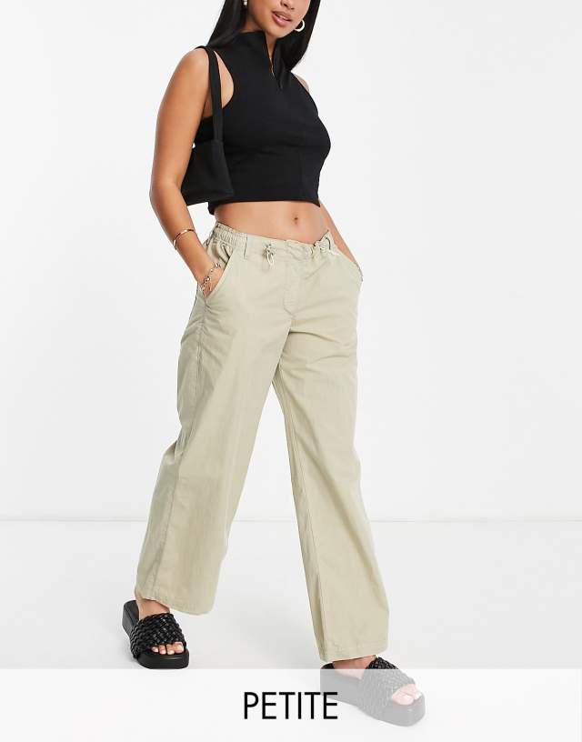 Topshop Petite - low rise wide leg nylon cargo trouser in sage