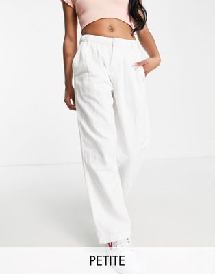 Topshop Petite mid rise lightweight straight leg trouser with button detail in white