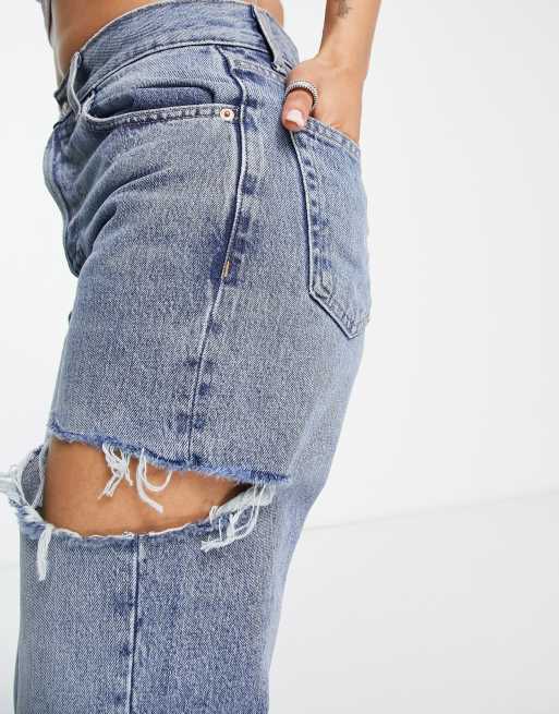 Topshop Petite mid rise straight Dad jeans with side rip in bleach, 3 of 4