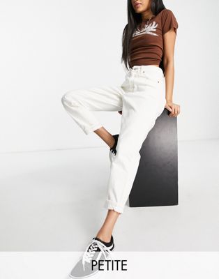 Topshop Petite – Mom-Jeans aus Bio-Baumwolle in gebrochenem Weiß | ASOS