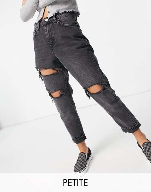 Topshop Petite - Mom jeans met scheuren in zwart met wassing