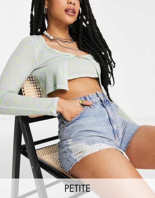 Topshop Petite – Mom-Shorts in A-Linie in Mittelblau mit Zierrissen