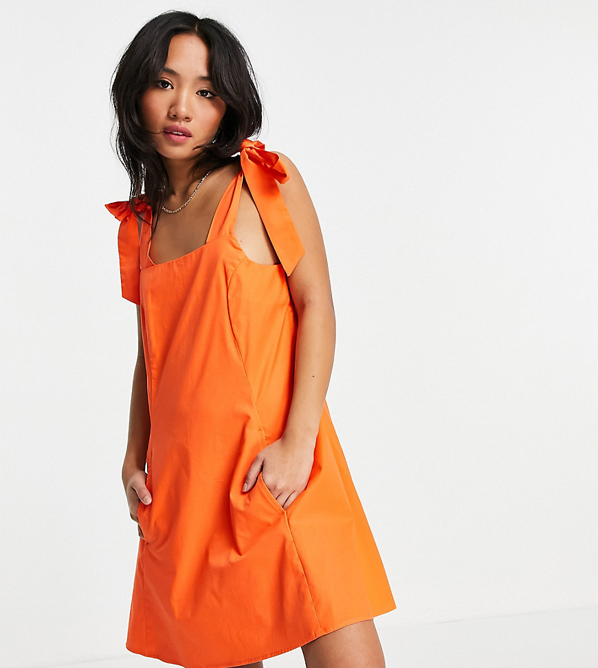 Topshop Petite – Orange miniklänning i poplin och förklädesmodell