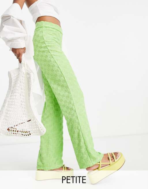 Topshop Petite - Pantalon droit en tissu éponge dévoré à motif damier - Vert