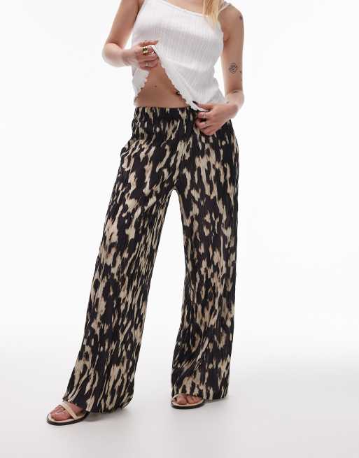 Topshop Petite - Pantalon plissé à imprimé léopard abstrait - Noir et blanc, 4 de 5