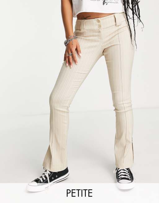Topshop Petite - Pantaloni a zampa a vita bassa in bengalina color sabbia gessato con due bottoni
