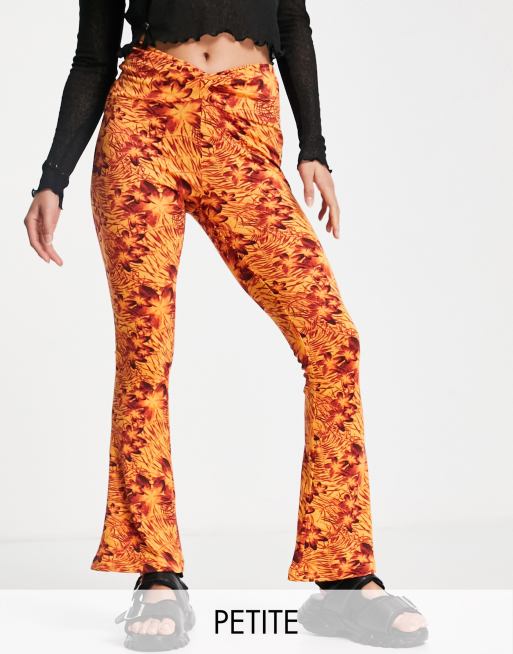 Topshop Petite - Pantaloni a zampa con intreccio e nodo sul davanti e stampa di fiori di ibisco, colore arancione 