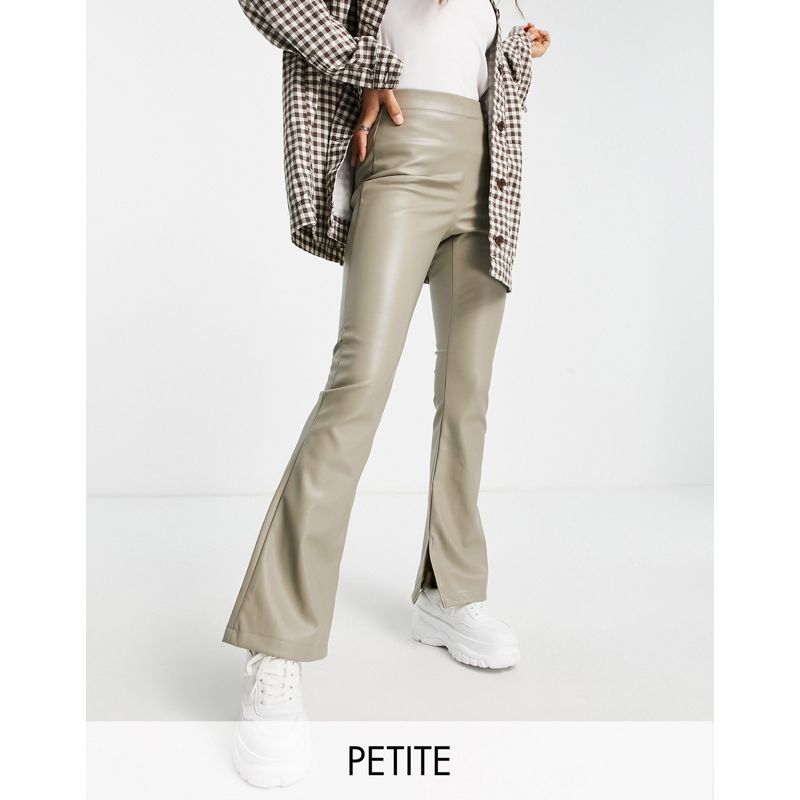 Donna Pantaloni a zampa Topshop Petite - Pantaloni a zampa con spacco sul fondo in pelle sintetica color stucco