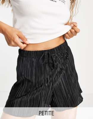 Topshop Petite - Plissierte Shorts in Schwarz