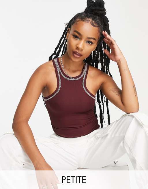 Topshop Petite - Premium - Basic hemd met racerhals en contrasterende naden in bordeauxrood