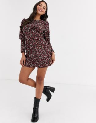robe courte rouge fleurie
