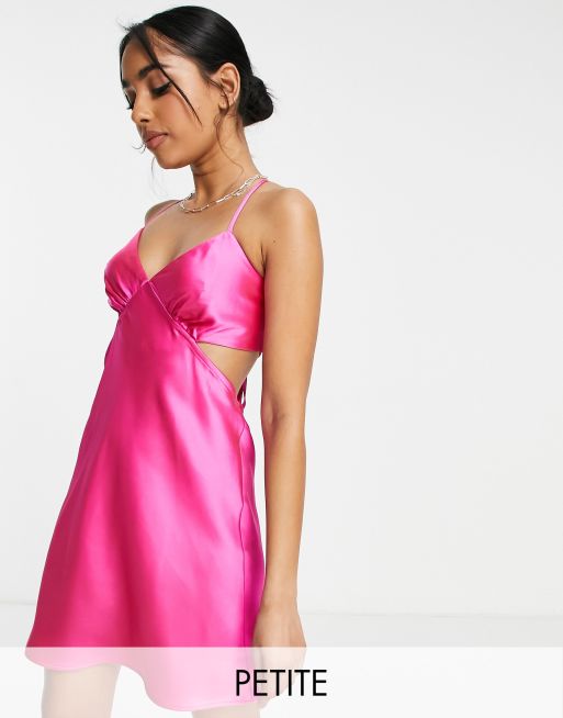 Topshop Petite - Robe nuisette courte en satin à découpe - Rose vif