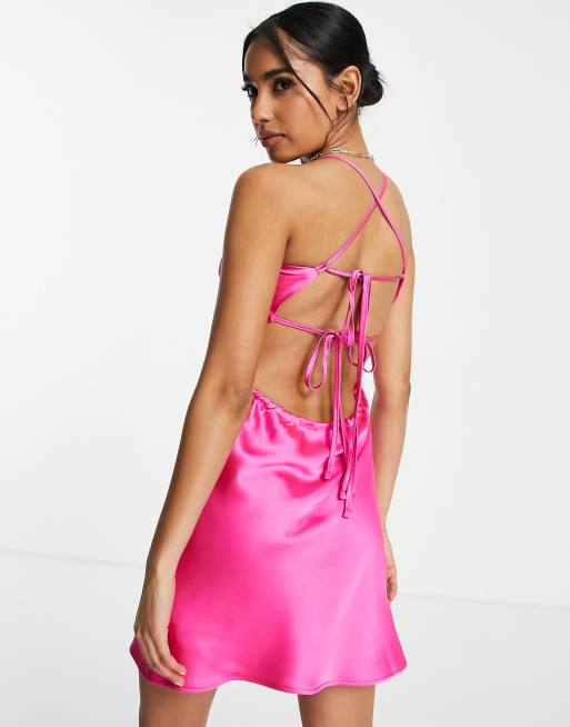 Topshop Petite - Robe nuisette courte en satin à découpe - Rose vif, 3 de 4