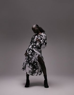 Topshop Petite Ruched Midi Dress In Mono Print-multi