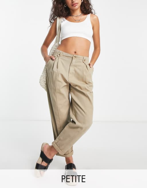 Topshop Petite - Ruimvallende smaltoelopende broek met knoopdetails in stone