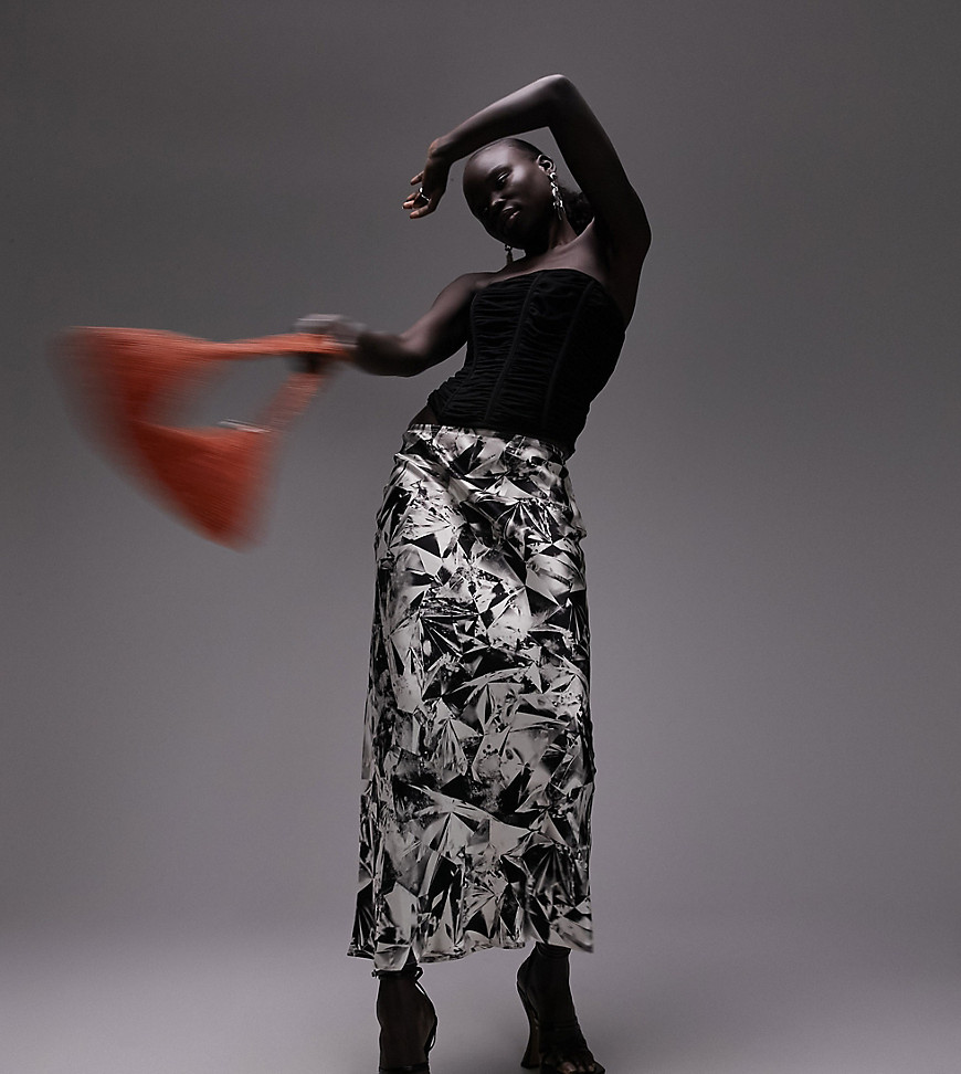 satin bias scrunched print maxi skirt in monochrome-Black