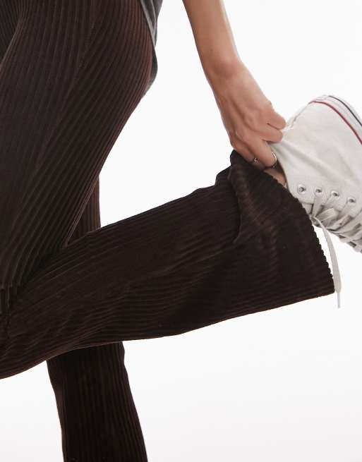 Topshop Petite – Schlaghose aus elastischem Samt-Cord in Schokobraun, 2 von 4