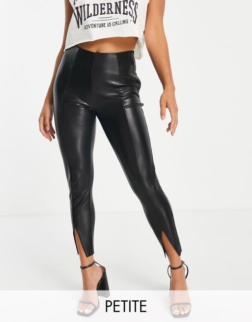 Topshop Petite – Svarta byxor i läderimitation med slits framtill