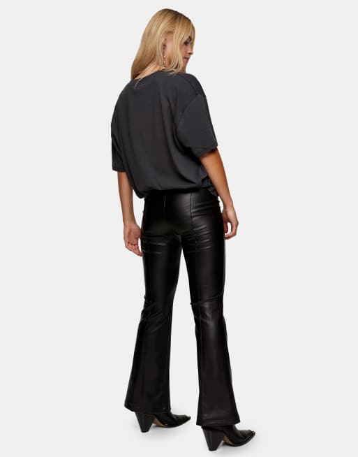 Topshop Petite – Svarta utsvängda byxor i läderimitation, 2 av 4