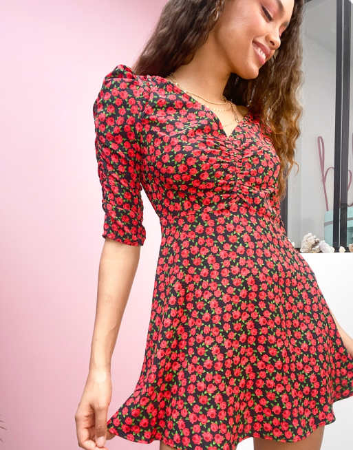 Topshop Petite – Vorne gerafftes Minikleid mit rotem Blumenprint, 3 von 4