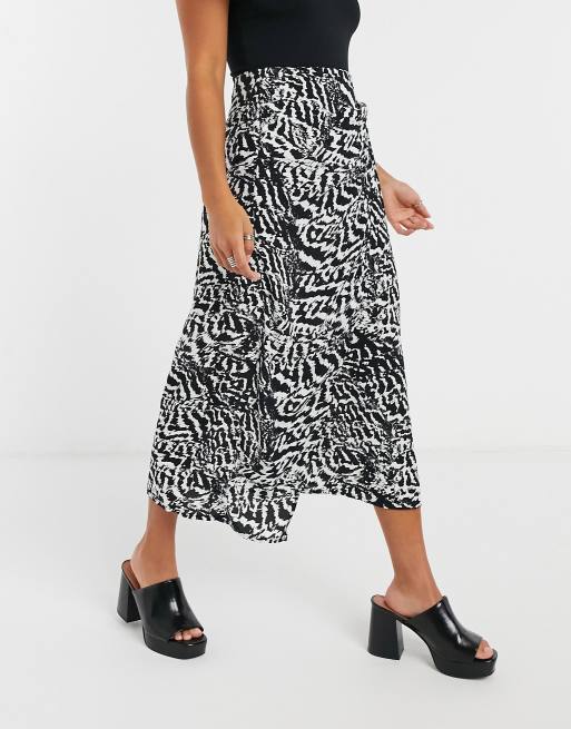Topshop Petite wrap sarong skirt in black mono, 4 of 4