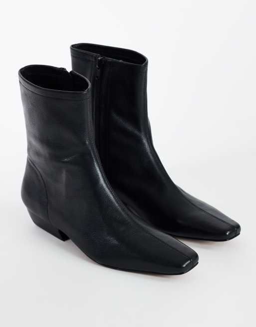 Topshop Phoenix real leather chiselled ankle boot in black, 2 of 4