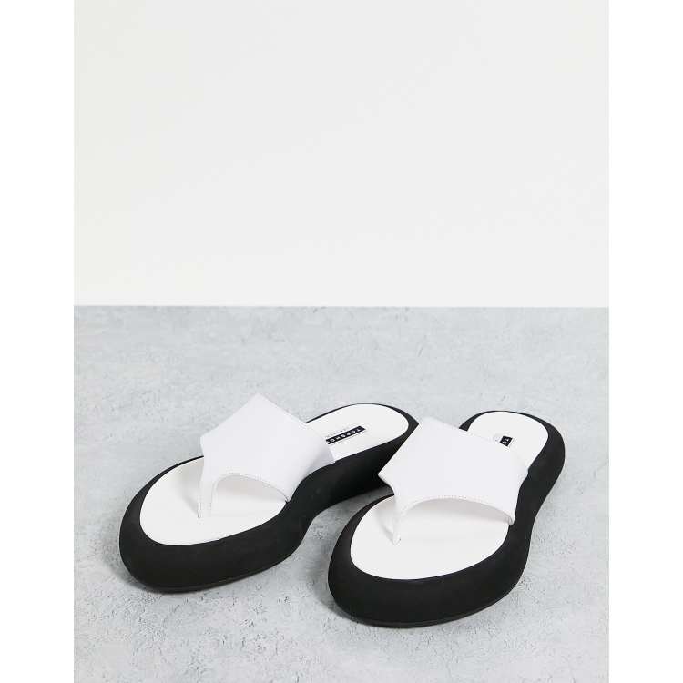 Topshop – Pia – Białe skórzane sandały typu japonki ASOS