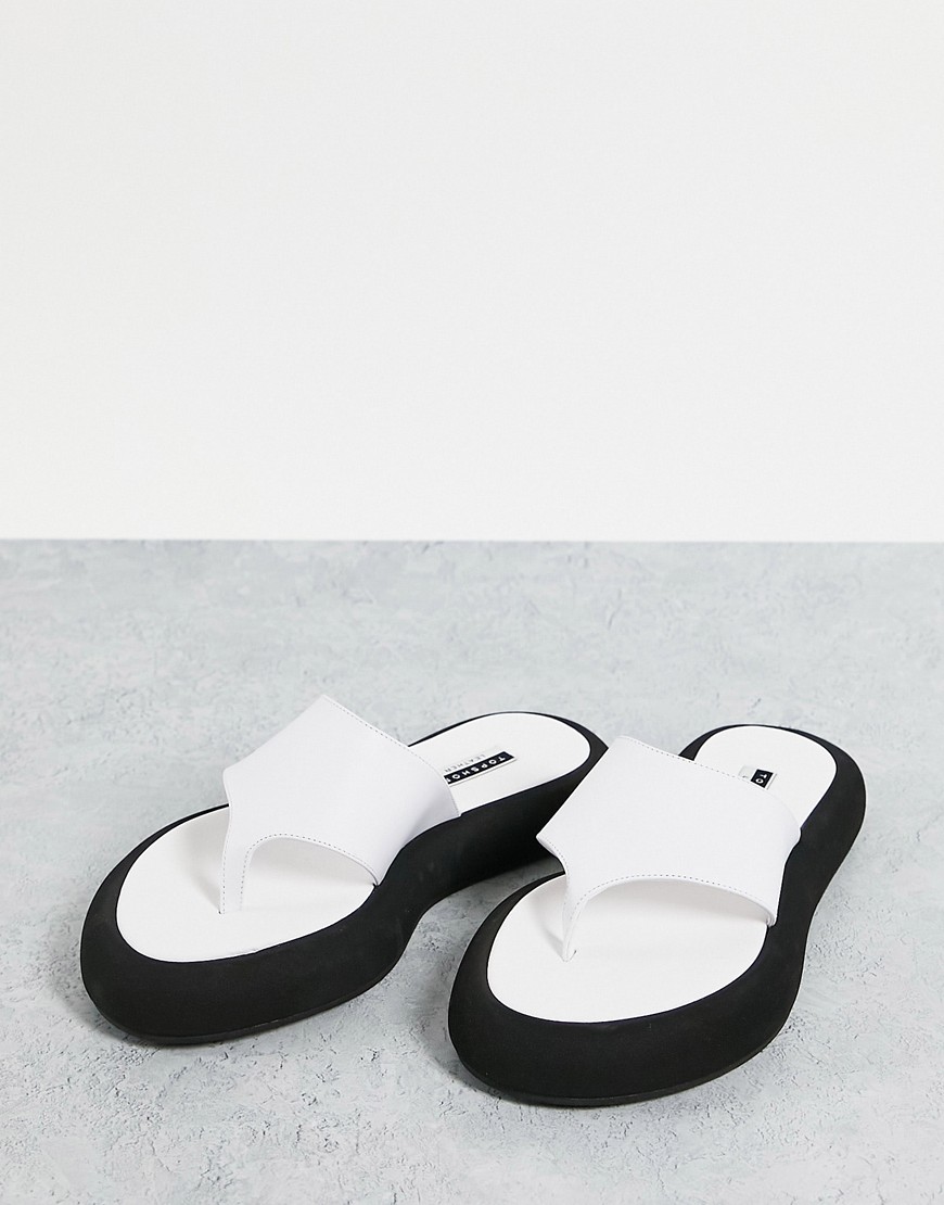 Topshop Pia leather Toe Post Sandal in White
