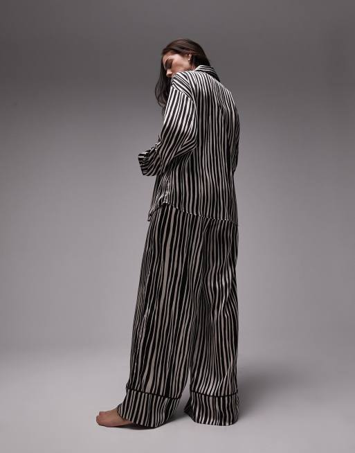 Topshop - Pigiama a righe monocromatiche in raso con camicia e pantaloni con profili , 4 di 4