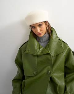 Pillbox hat in off white