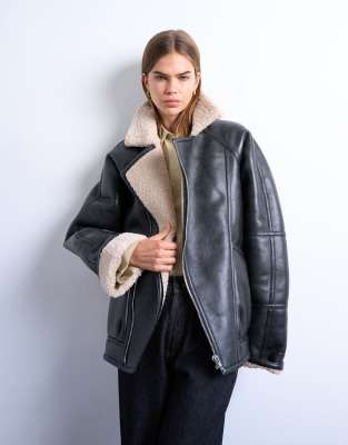 Topshop - Piloten-Bomberjacke mit Vintage-Waschung in Schwarz mit Fellbesatz in Lammfelloptik-Brown