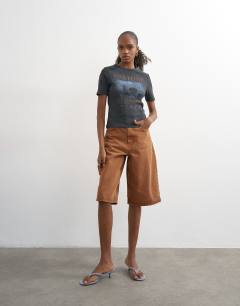 Model wearing Pink Floyd license shrunken half sleeve tee in washed black