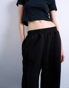 Model wearing Pintuck cuffed jogger in black