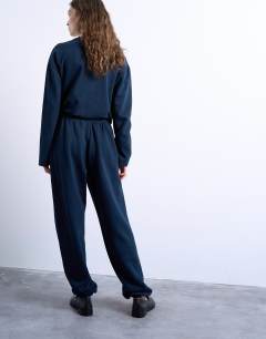 Model wearing Pintuck cuffed jogger in dark navy