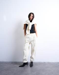 Model wearing Pintuck cuffed jogger in ecru