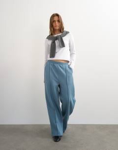 Model wearing Pintuck straight leg joggers in blue