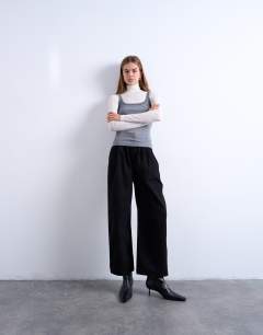 Pintuck waist cropped trouser in black