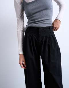 Model wearing Pintuck waist cropped trouser in black