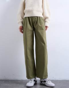 Model wearing Pintuck waist cropped trouser in green