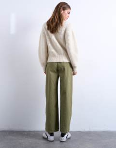 Model wearing Pintuck waist cropped trouser in green