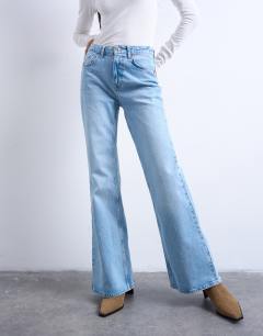 Model wearing Pippa mid rise comfort stretch flare jean in bleach