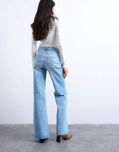 Model wearing Pippa mid rise comfort stretch flare jean in bleach