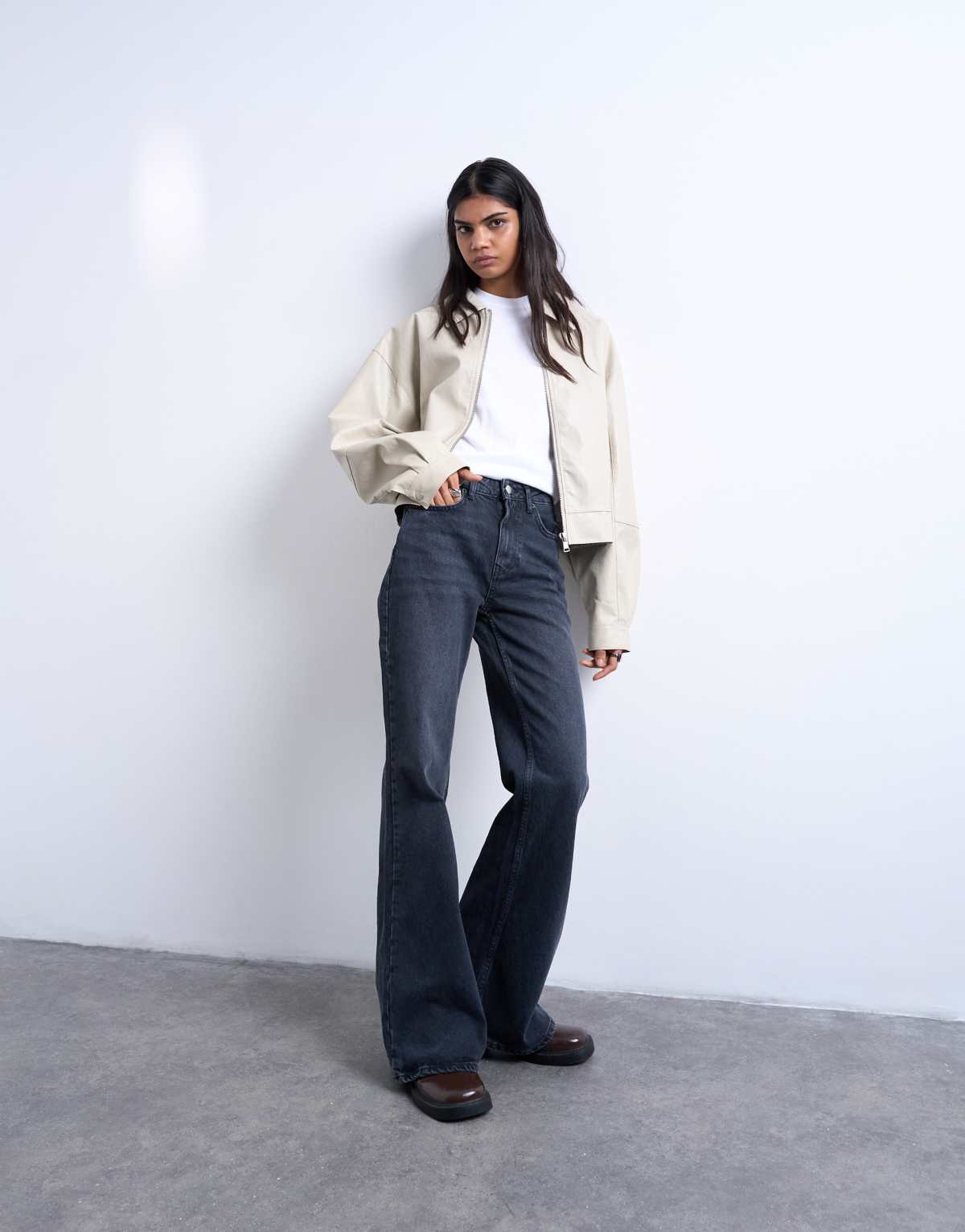 Topshop Pippa mid rise comfort stretch flare jean in washed black
