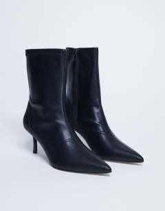 Model wearing Pippa point toe stretch ankle boot in black